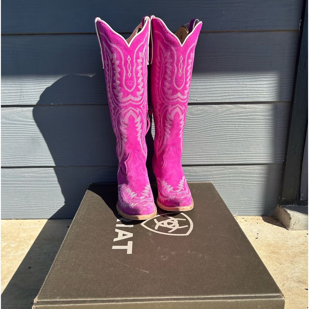 Ariat women’s 6.5 pink boots